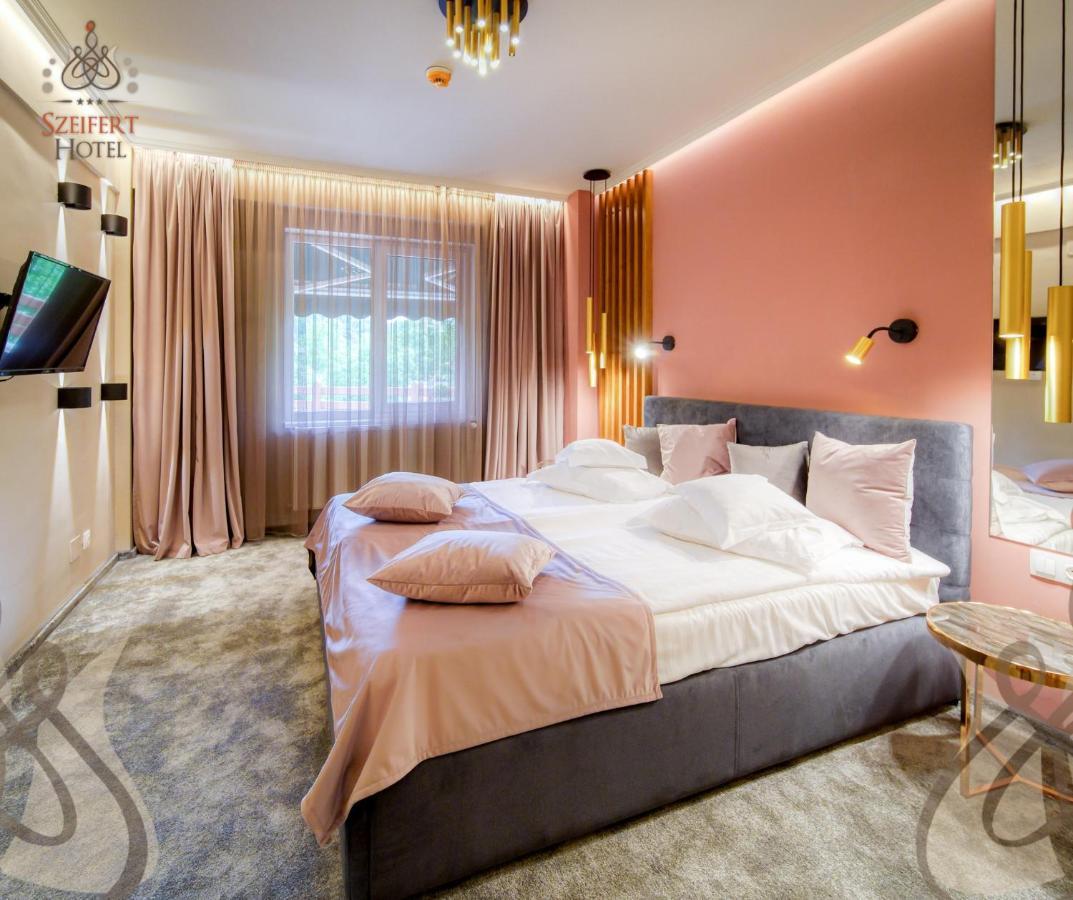 Hotel Szeifert سوفاتا المظهر الخارجي الصورة