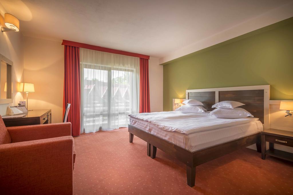Hotel Szeifert سوفاتا المظهر الخارجي الصورة